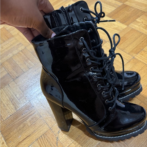 Black boots - Picture 3 of 6